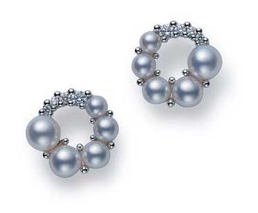 Akoya pearls with diamonds