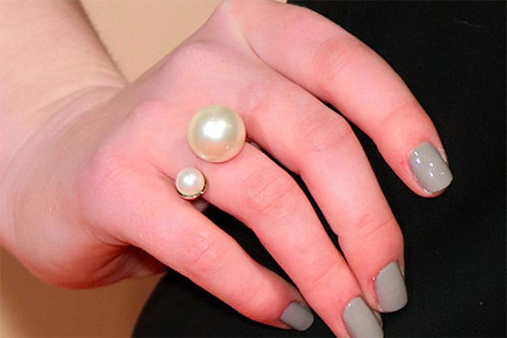Open ring style in pearl