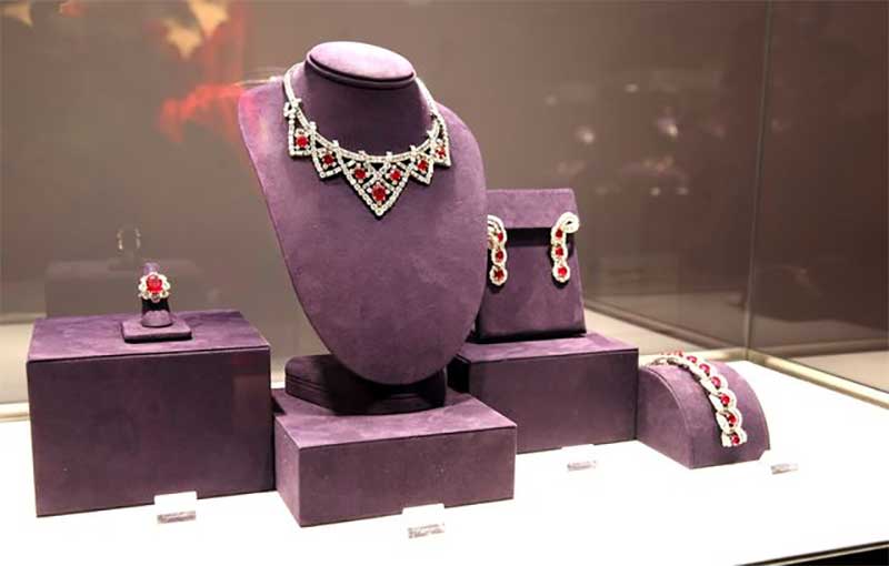 Elizabeth Taylor Ruby Cartier Jewelry Suite