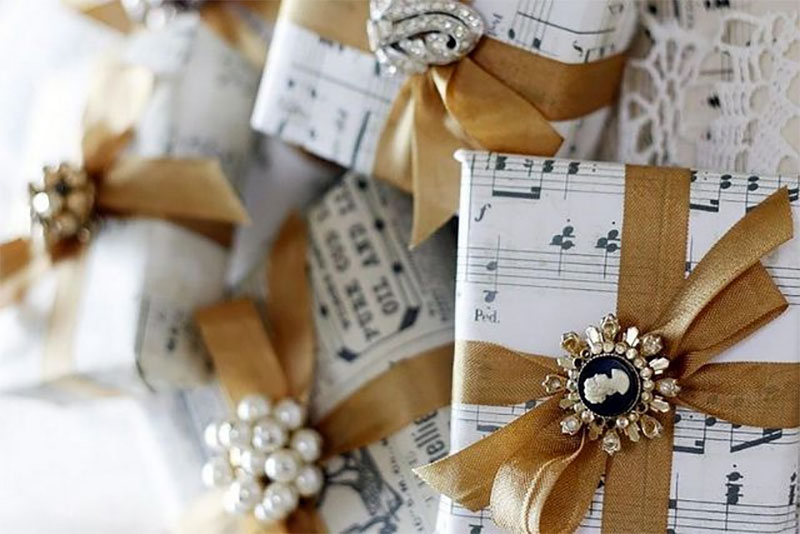 Use Brooches for Gift Wrapping