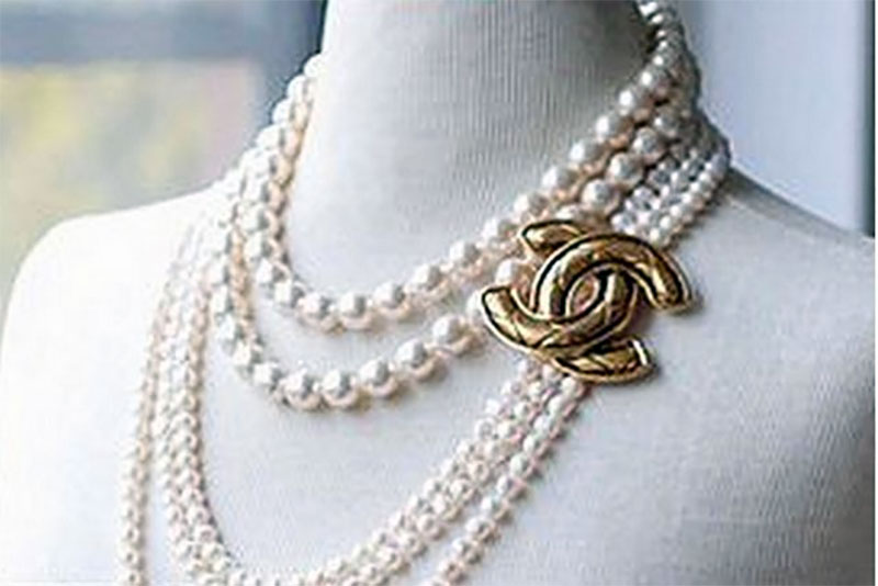 Use a Brooch to Jazz Up Your Pearls